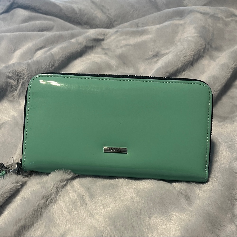 NWT Sea-green BCBG wristlet